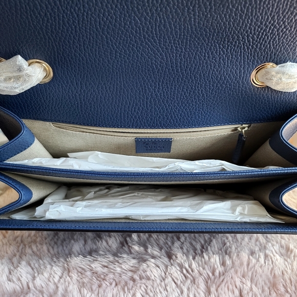 GUCCI Dollar Calfskin Medium Interlocking G light gold chain Shoulder - Picture 10 of 16